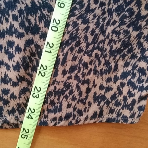 Animal Leopard Button V Neck Top Size Large - Picture 6 of 7
